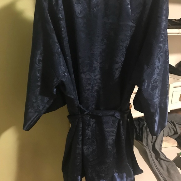 Victoria’s secret kimono robe - Picture 5 of 6